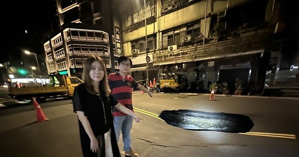 Sinkhole appears on Taipei’s Nanjing West Road – Focus Taiwan Feedzy